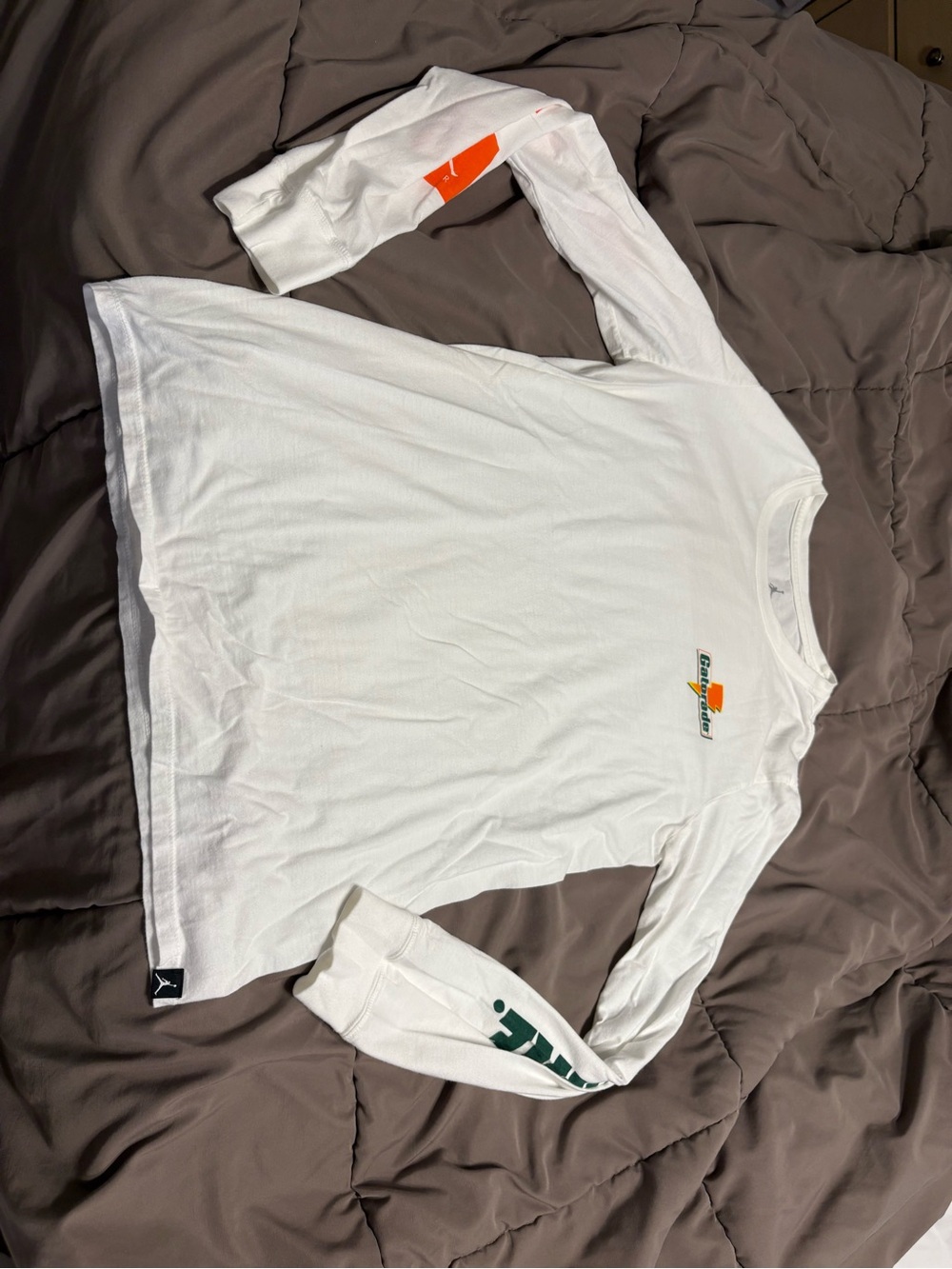 Jordan Gatorade Long Sleeve White Men's Crewneck Shirt with Sleeve Graphic